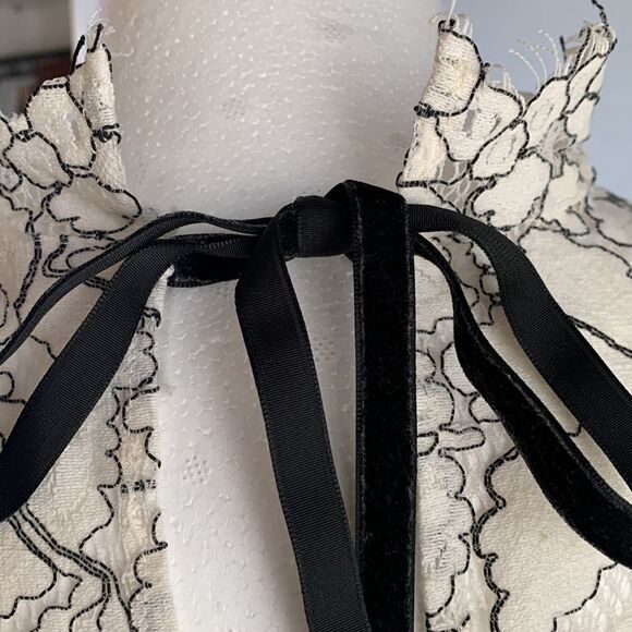 𝅺H&M white lace dress ties in back short cap sleeves very sheer size 10 - Picture 7 of 11